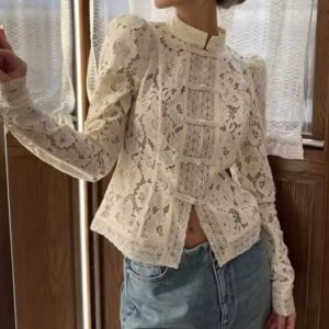 Blusa de encaje de manga larga